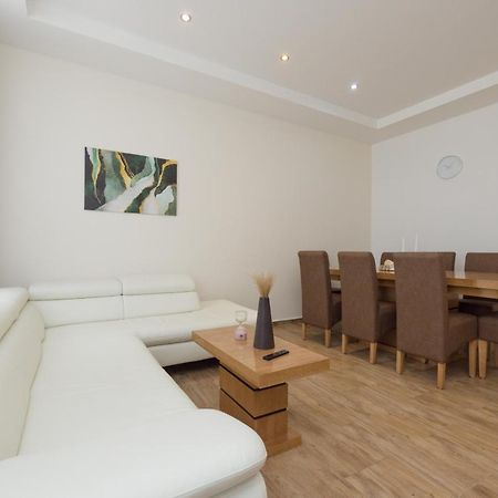 Favoriten Dream Apartment 1100 Виена Екстериор снимка